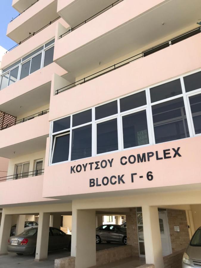 Pool Apartment Larnaca Exterior photo