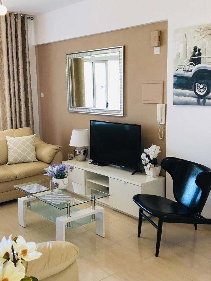 Pool Apartment Larnaca Exterior photo